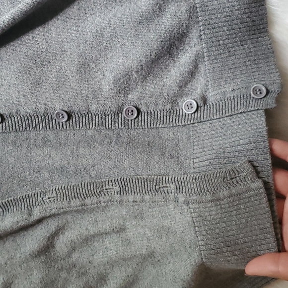 GUC button down cardi - Picture 2 of 6